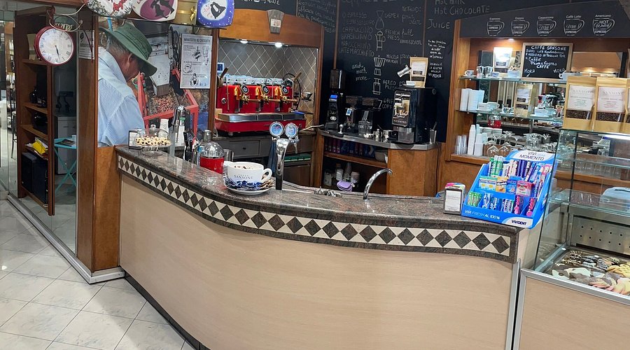 Interno di Caffè Sansone a Napoli, micro-roastery con specialty coffee